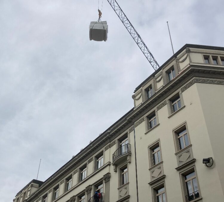 Himmlischer Umzug am Zürcher Paradeplatz